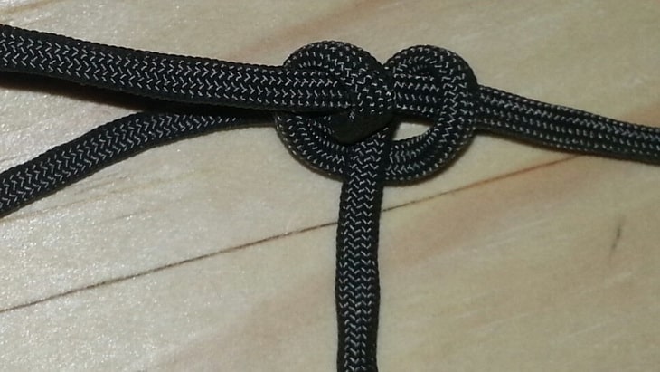 Close up of completed Two Half Hitch Knot
