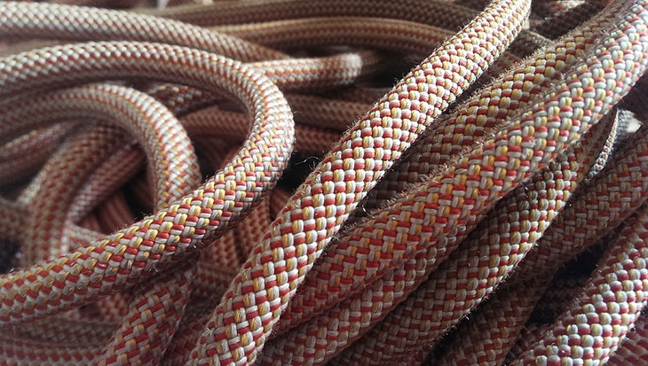 Modern climbing ropes tend to have a kernmantle design since the outer “jacket” of the rope offers resistance to abrasion