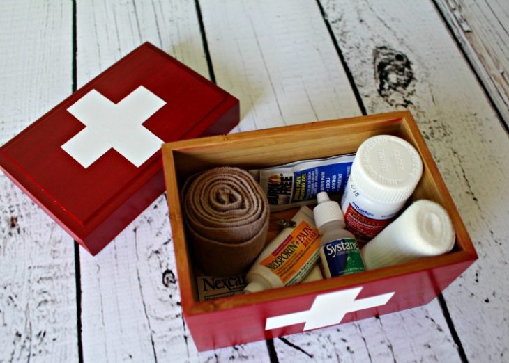 homemade-first-aid-kit-secrets-from-experienced-hikers-and-detailed