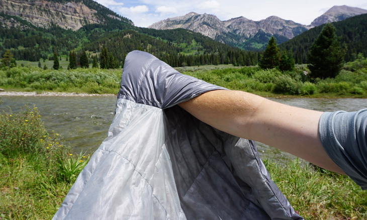 Sierra Designs Backcountry Bed 600 3-Season-Sleeping-Bag-Hand-Pockets