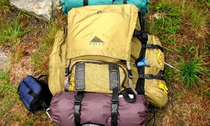 difference between internal and external frame backpacks