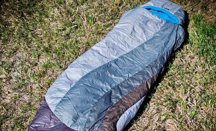 nemo-sleeping-bag-laying on the grass