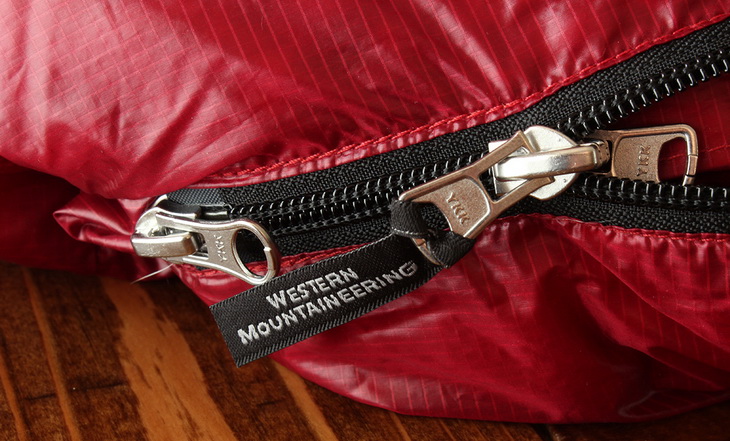 Close image of Western Mountaineering Sycamore sleeping bag zippers