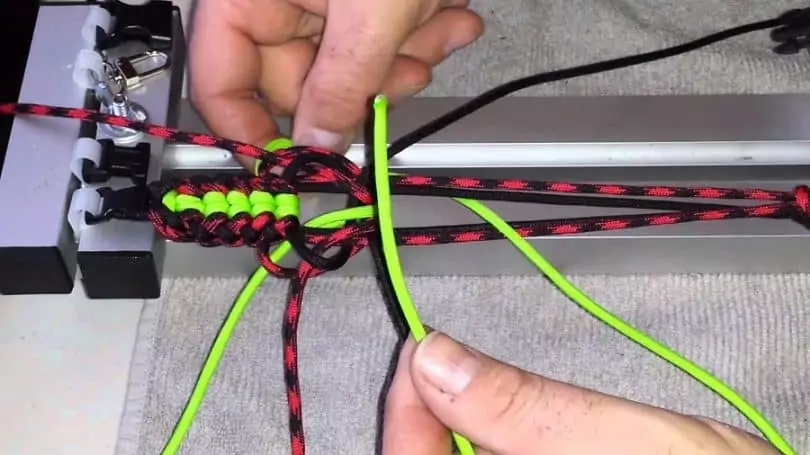making paracord knot