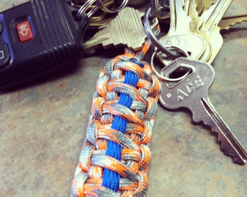 paracord_keychain with keys