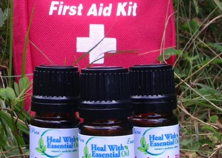 which essential oils should you keep in your first aid kit