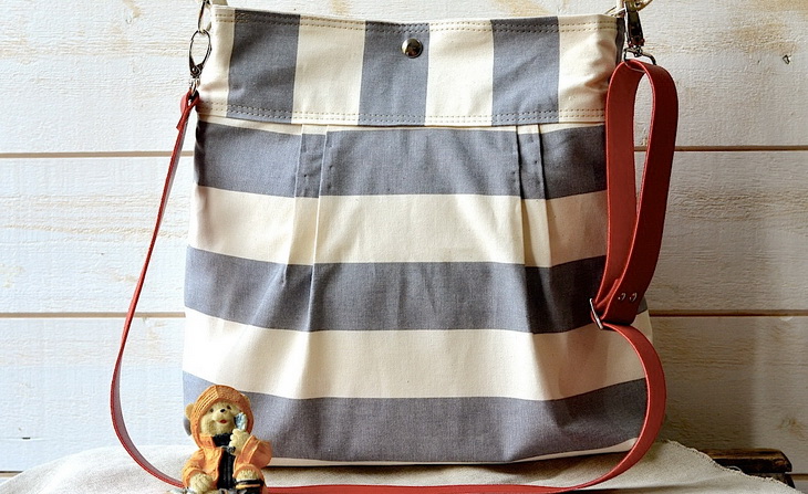 Image of an Messenger Diaper Bag