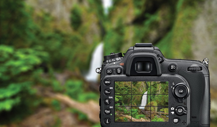 Display of a hiking photo camera