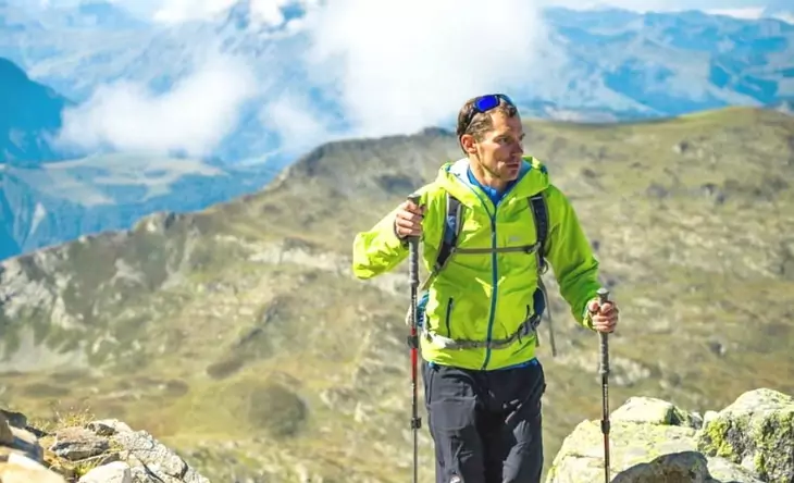 Hiker on top of the mountain wearing 3-in-1-jacket