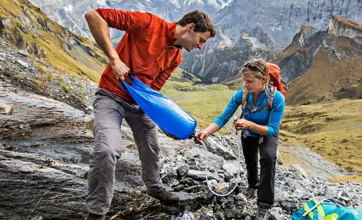 A couple using a Gravity-Water-Filter