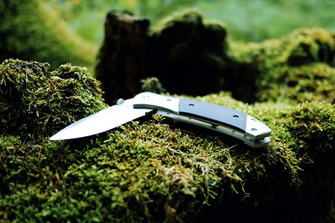 folding knife on mos