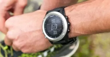 runner wearing garmin watch