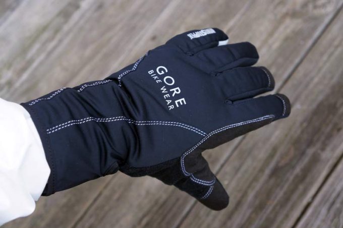 Image showing a man wearing gore-windstopper-thermo-winter-cycling-gloves