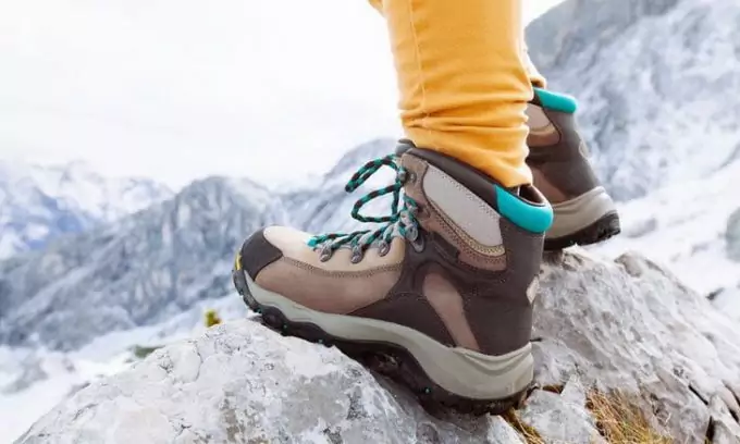 Woman wearing a pair of winter hiking boots