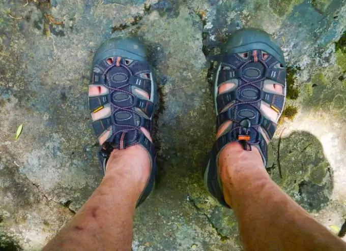 closed toe hiking sandals