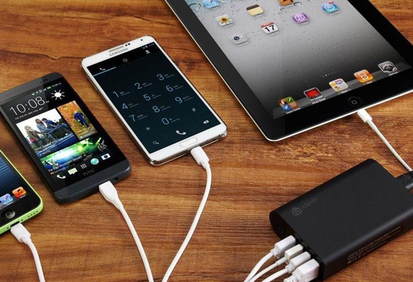 powerbank charging several devices