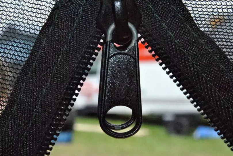 Mesh tent zipper