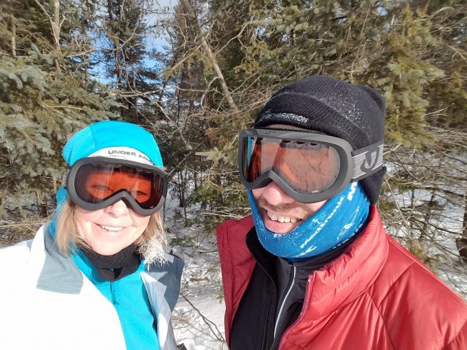 man-and-woman-hiking-wearing-winter-hats-680x510