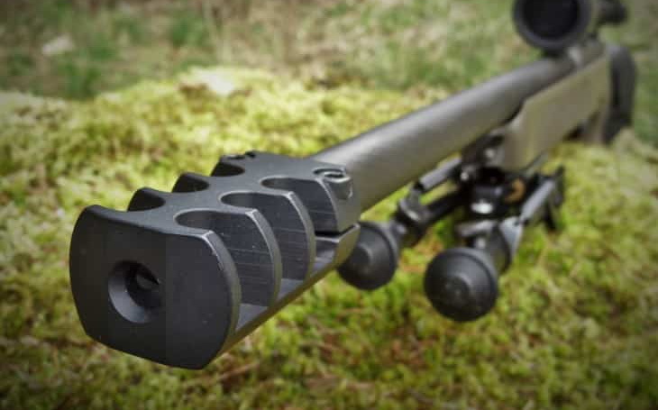 a picture showing the muzzle of a rifle