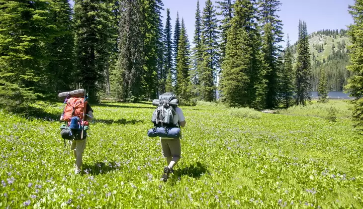 picture of two people backpacking together