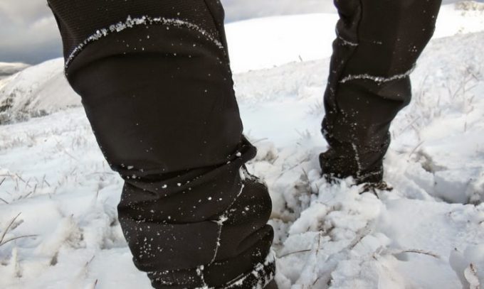 Man wearing the Bergans-Geita-soft-shell-Winter-hiking-pants