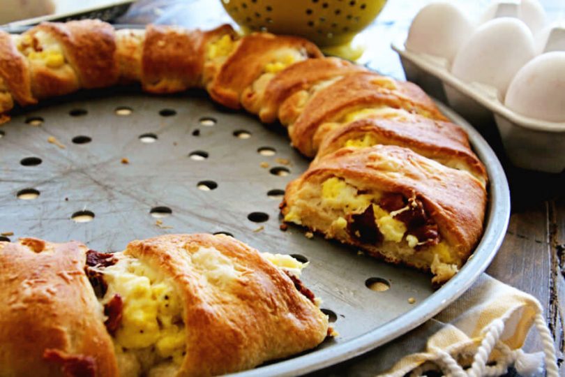 Cheesy scrambled egg croissants