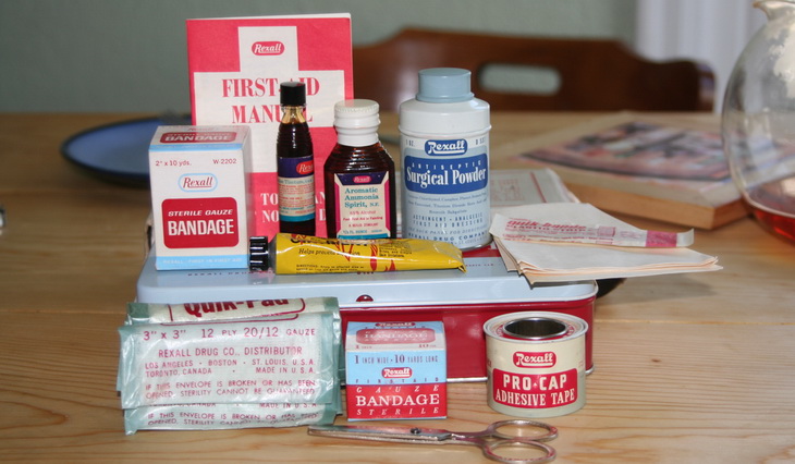 Old Rexalt first aid kit