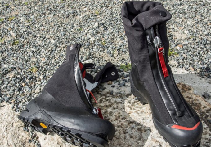 mountaineering boots with zip down the front