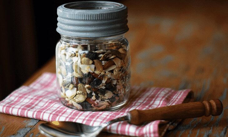 Superfood-trailmix in a jar