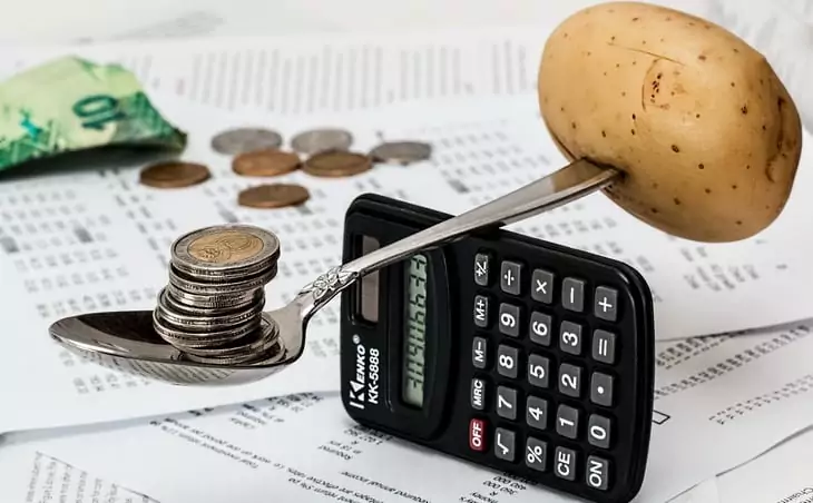 balancing some coins and a potato