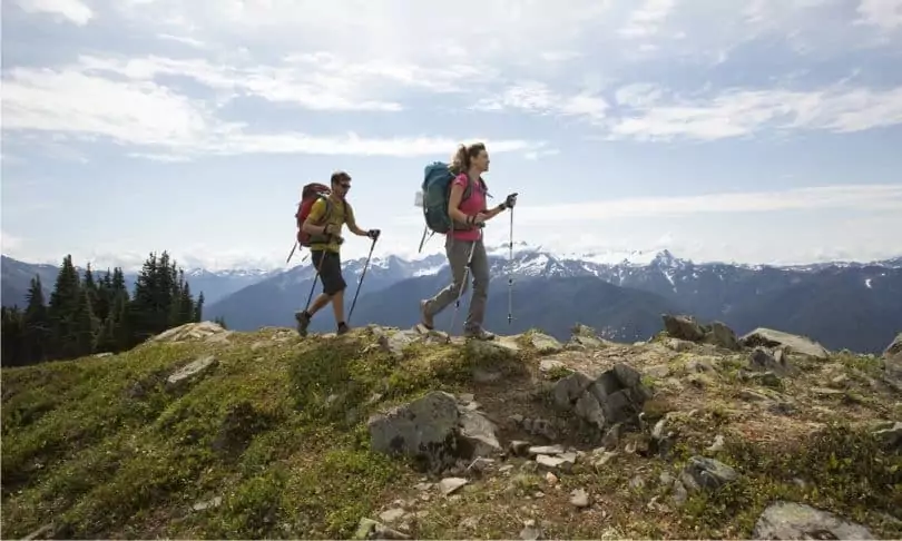 hiking-couple