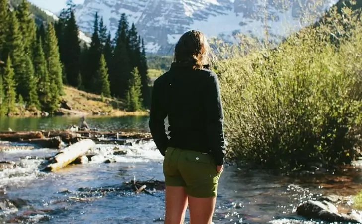 woman in water repellent hiking short watching the landscape