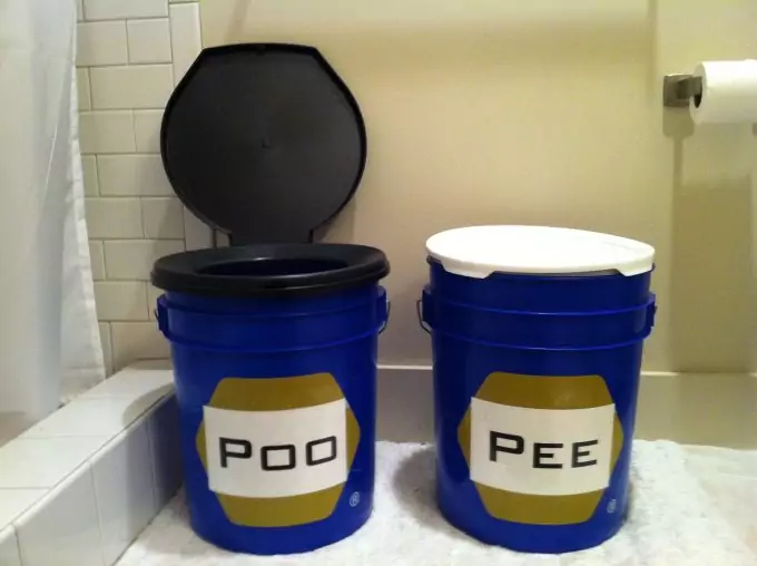 Bucket_toilet_with_two_buckets