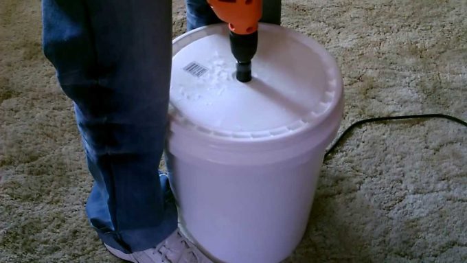 Five-Gallon-Bucket-Bear-Canister-making-680x383