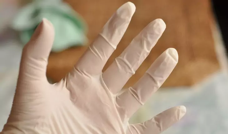 Latex vs Nitrile vs Vinyl Gloves