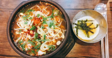 gookbab soup on a brown wooden table