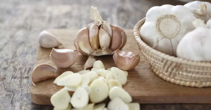 garlic on the table