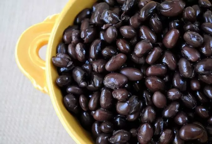 black beans in a bowl