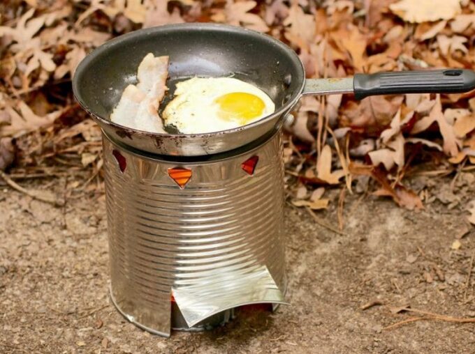 cooking breakfast on diy camp stove